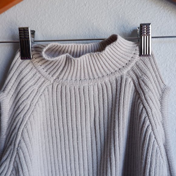 Open-shoulder Sweater - Picture 5 of 6